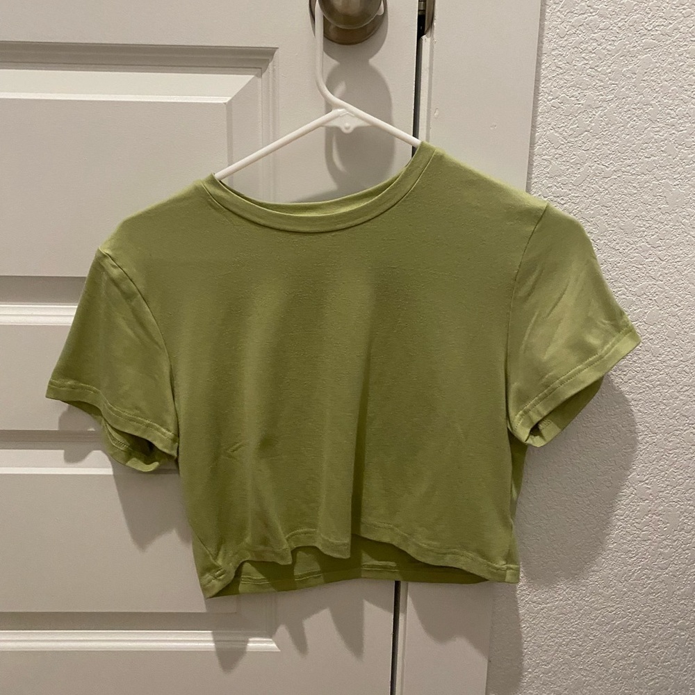 Romwe Graphic Cropped Tee